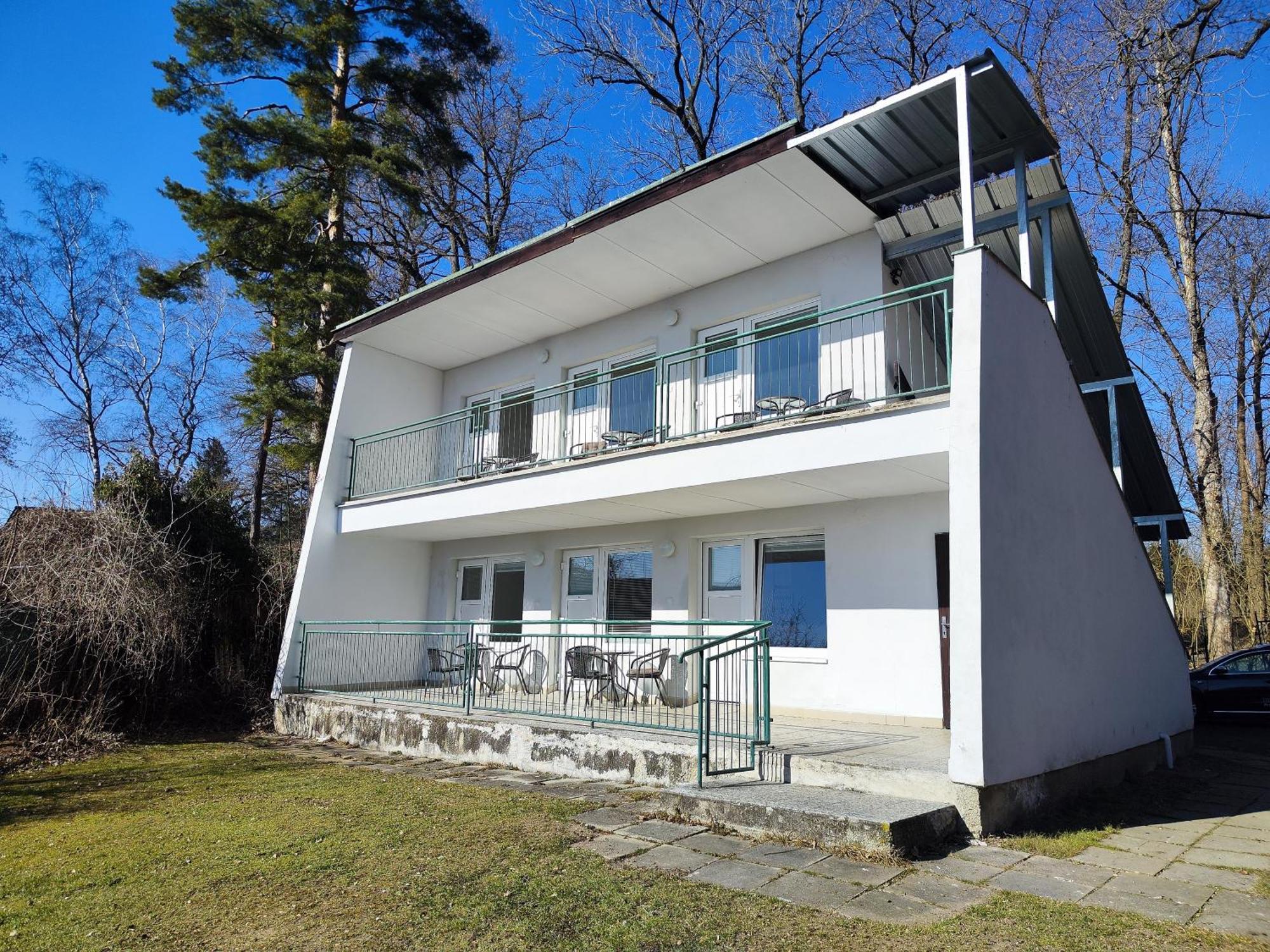 Hotel Yacht Club Bezdrev Hluboká nad Vltavou Exterior foto