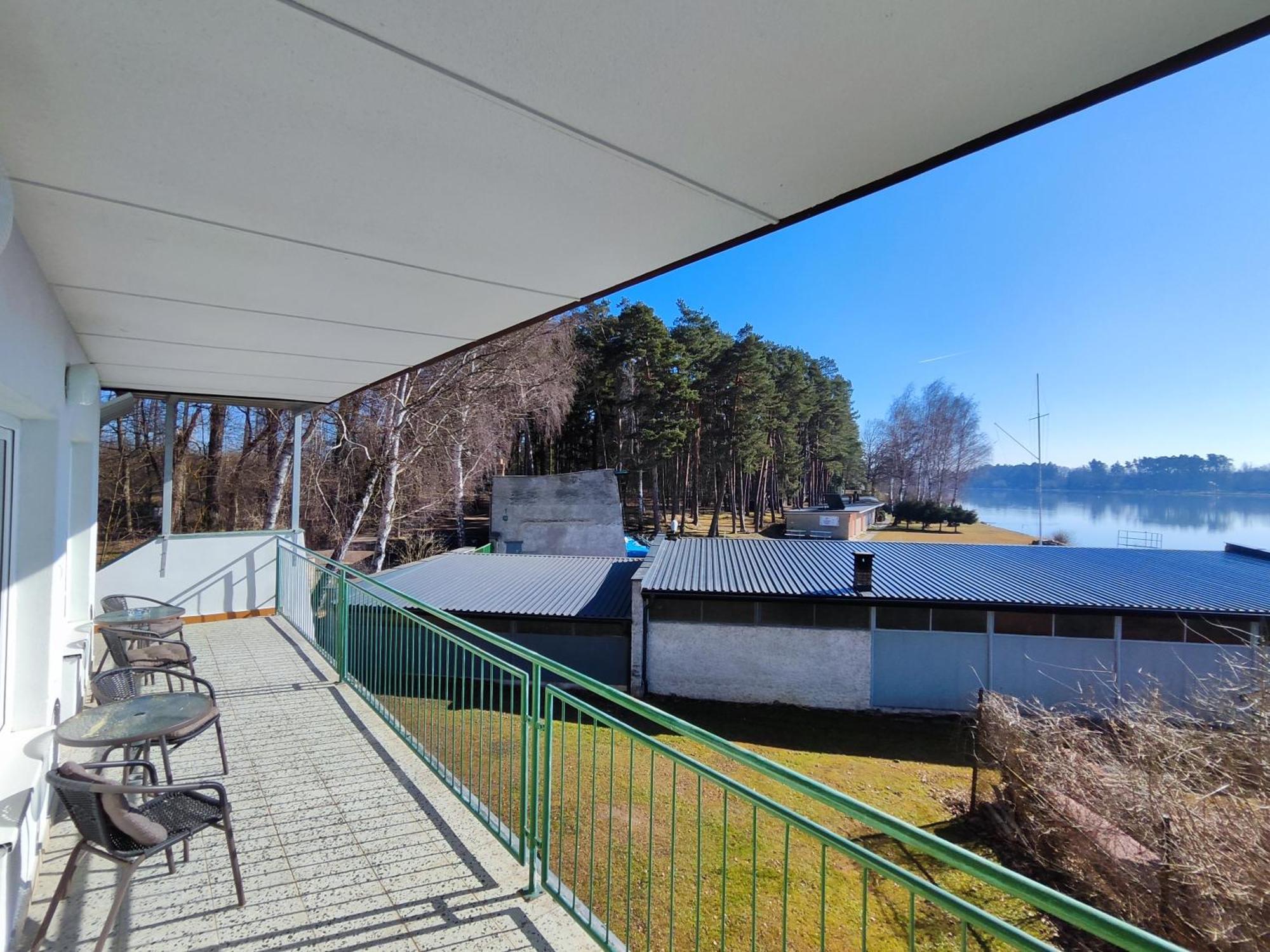 Hotel Yacht Club Bezdrev Hluboká nad Vltavou Exterior foto